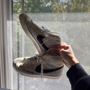 NIKE